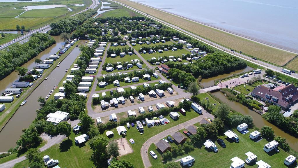Bed And Breakfast De Zeehoeve Harlingen Bagian luar foto